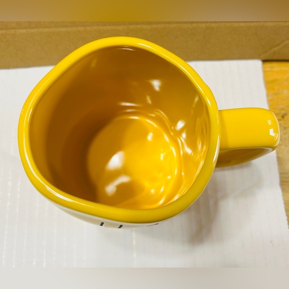 Rae Dunn mug #1 MOM with 3D sunflower lid. NEW. Yellow with black letters. - Picture 4 of 6